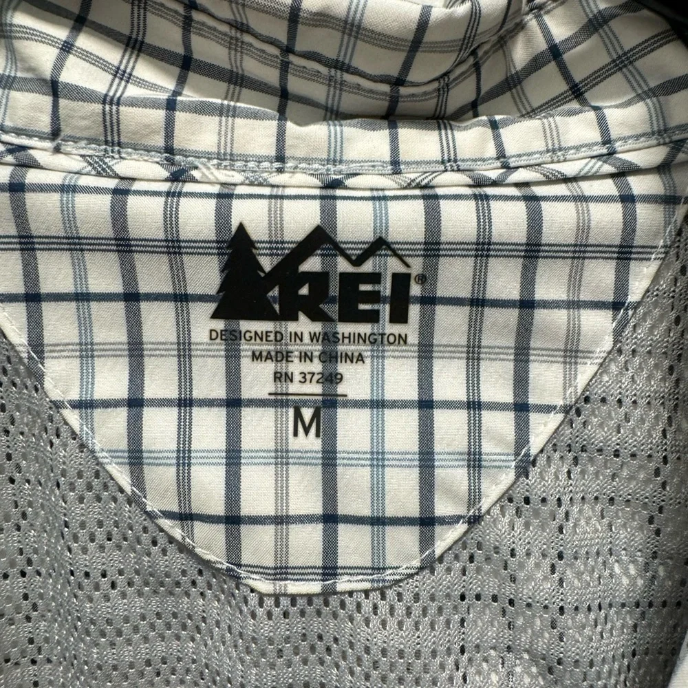 REI Vented Fly Fishing Hiking Long Sleeve Button‎ Down Shirt - Mens medium